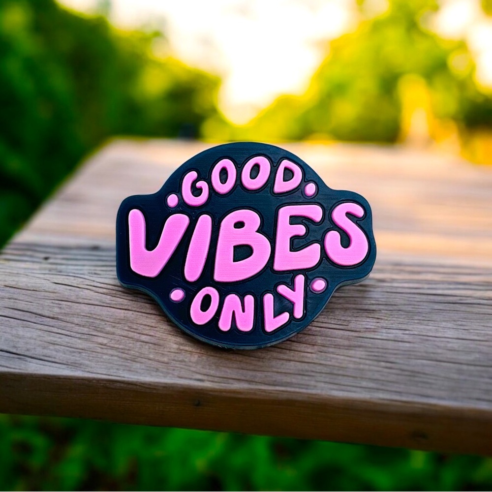 ⭐️ 3/$10 ⭐️ 🆕 "GOOD VIBES ONLY" Quote PVC Shoe Charm For Crocs